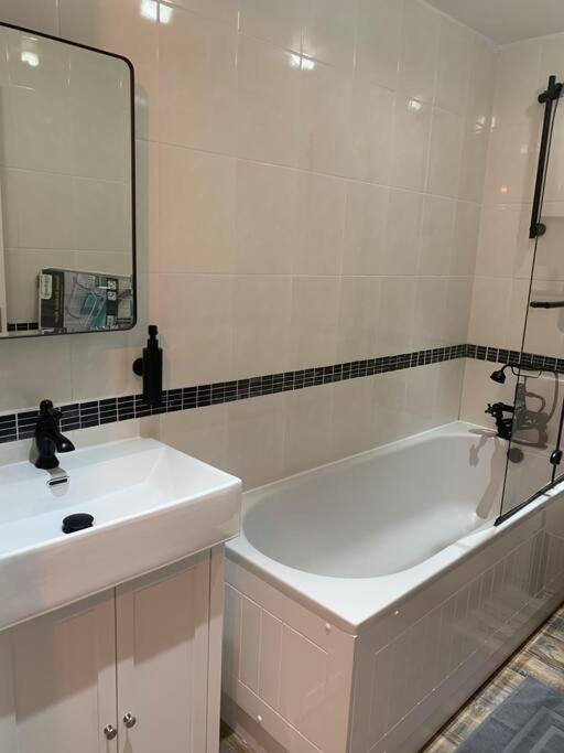 Cosy One Bed Flat Free Parking Apartment Send