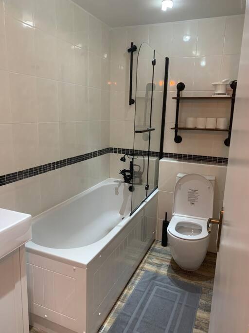 Cosy One Bed Flat Free Parking Send