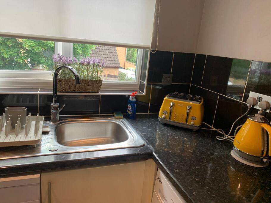 Cosy One Bed Flat Free Parking Apartment *